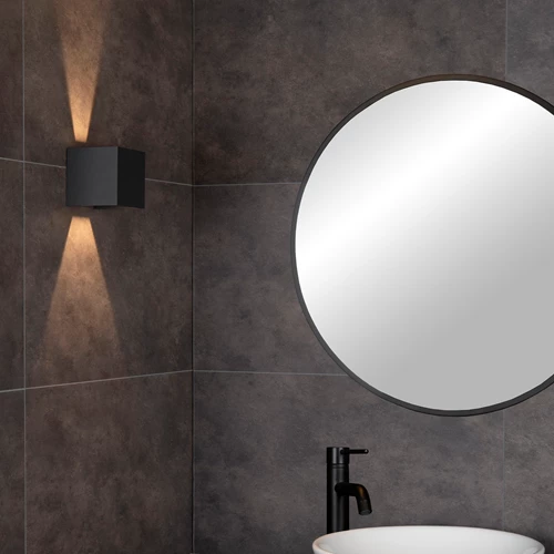 Lucide AXI - Spot mural / Applique mural Salle de bains - LED - 2x7W 2700K - IP54 - Angle du faisceau réglable - Noir - ambiance 1